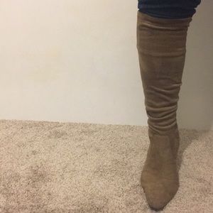 Tight legged heels boots
